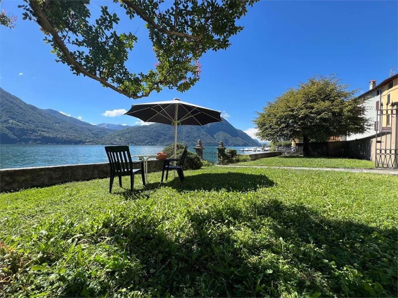 DIRECTLY ON THE LAKE! Apartment in sunny position with garage (12)