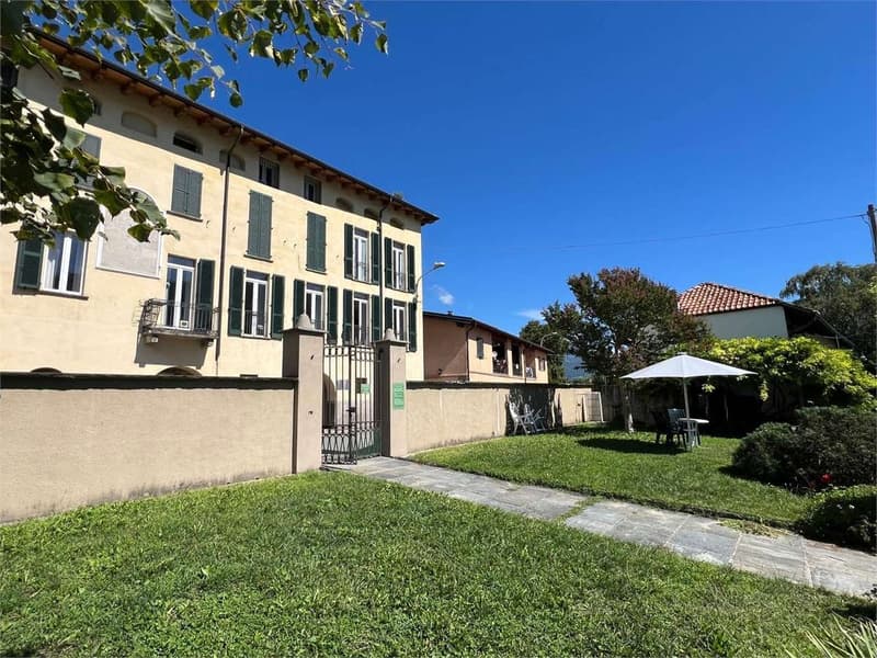 DIRECTLY ON THE LAKE! Apartment in sunny position with garage (11)