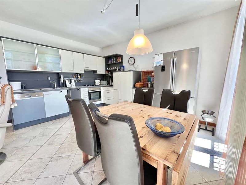 DIRECTLY ON THE LAKE! Apartment in sunny position with garage (4)
