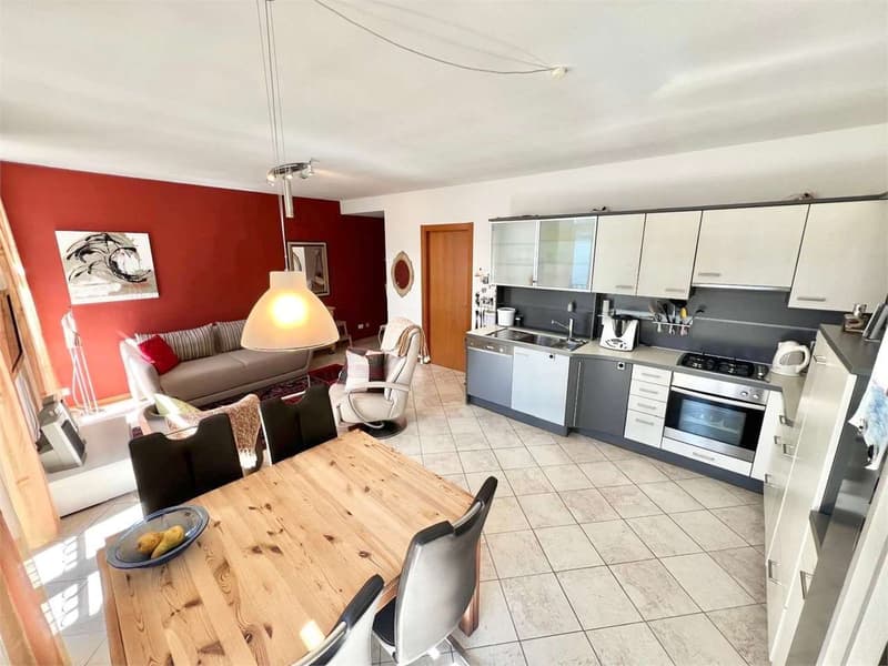 DIRECTLY ON THE LAKE! Apartment in sunny position with garage (5)