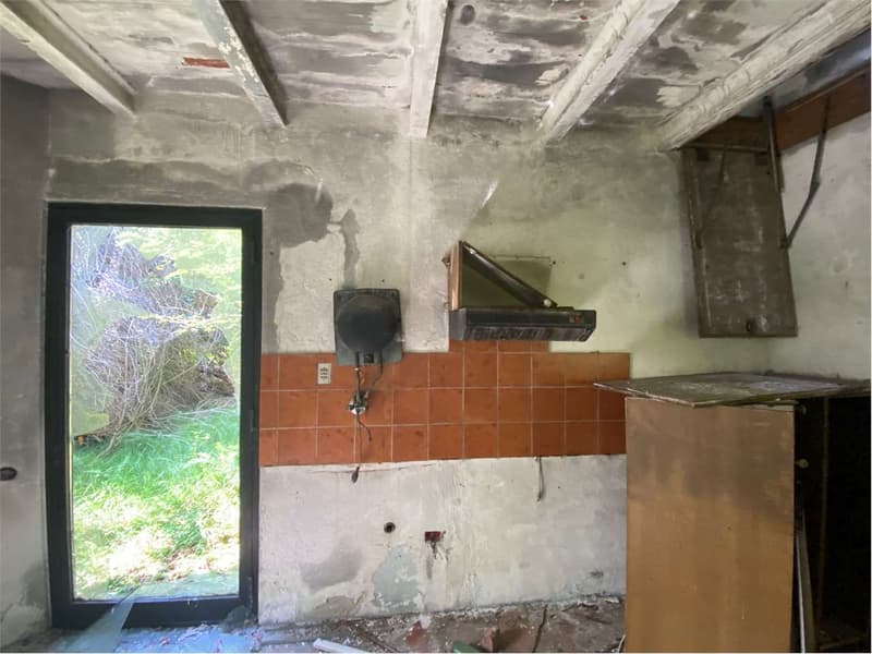 Country house to rebuild in isolated location with large land (6)