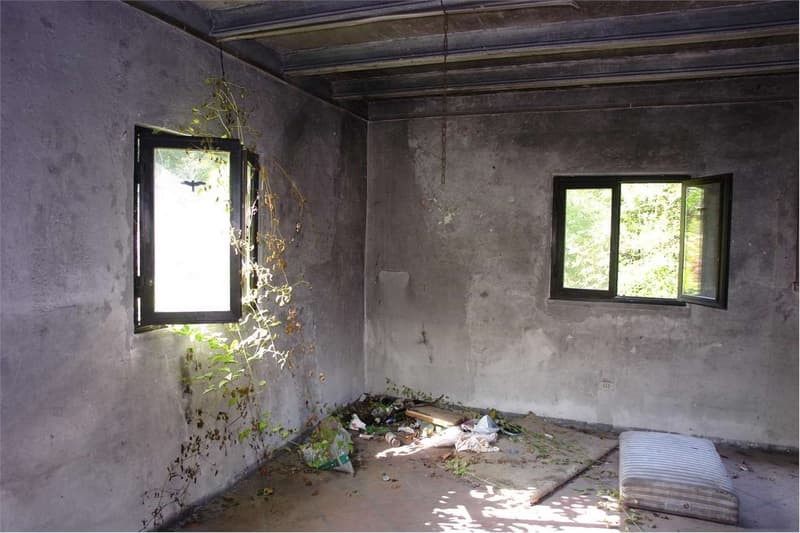 Country house to rebuild in isolated location with large land (9)