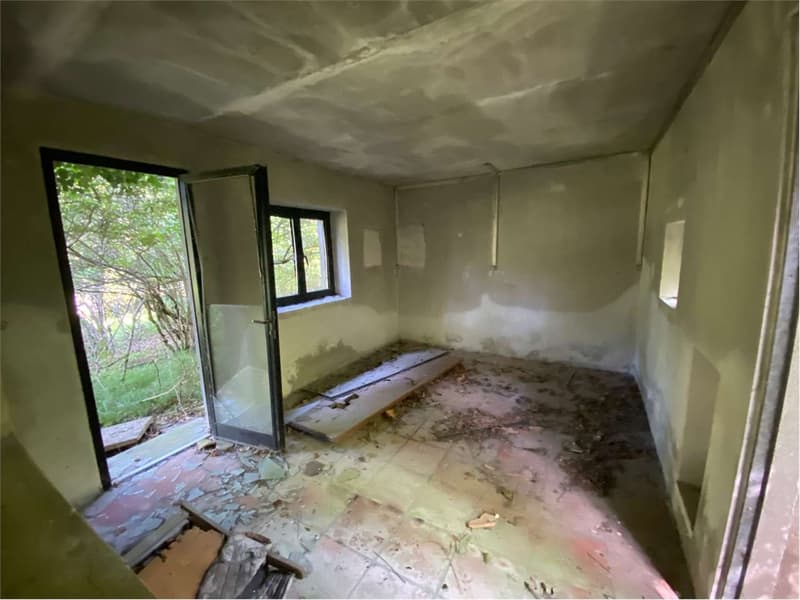 Country house to rebuild in isolated location with large land (7)