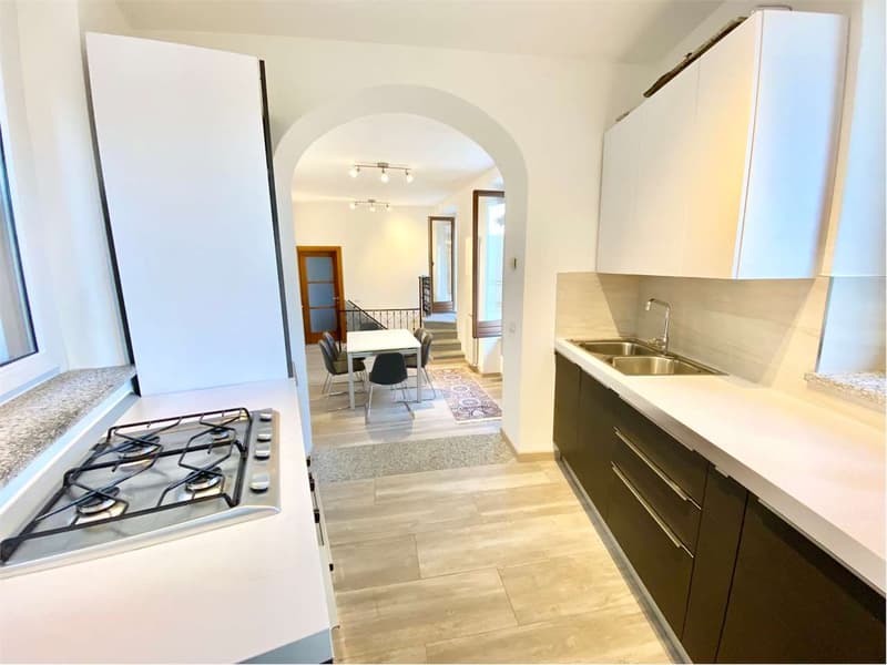 Ampia casa di paese ristrutturata in una posizione  tranquilla e soleg (2)