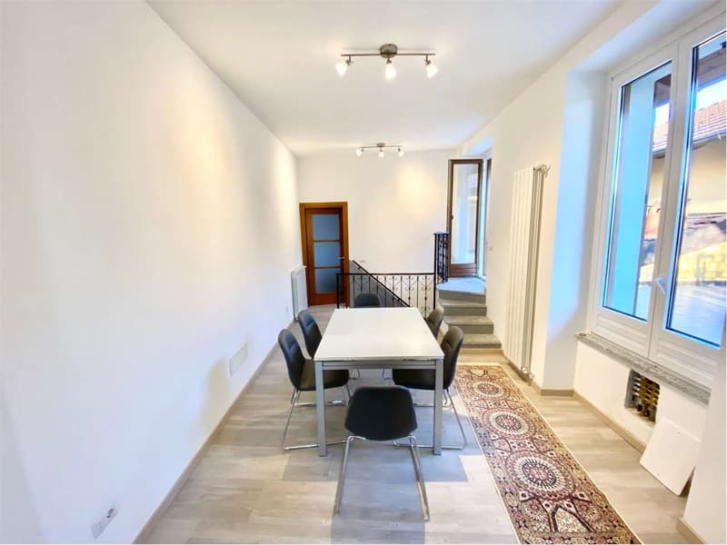 Ampia casa di paese ristrutturata in una posizione  tranquilla e soleg (4)