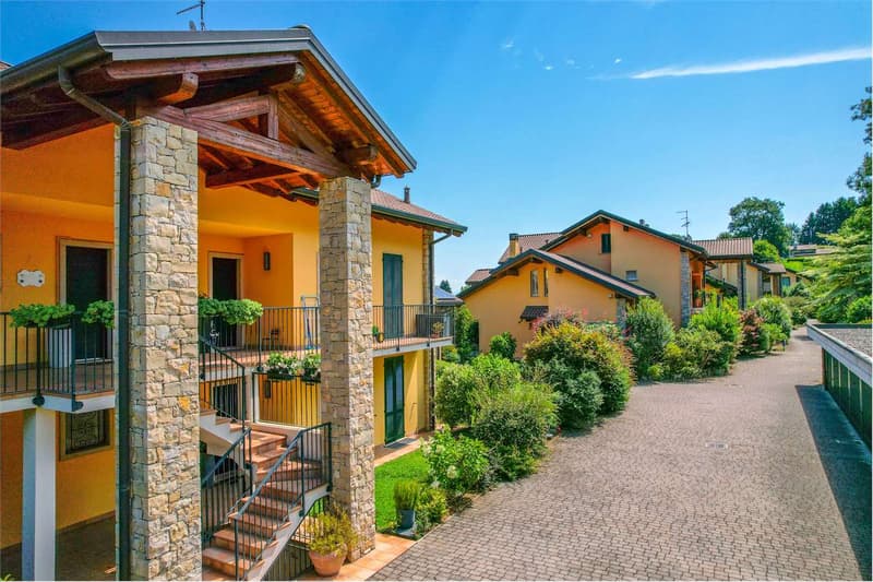 Apartment on two floors in modern residence, with a view of Lake Maggiore (2)