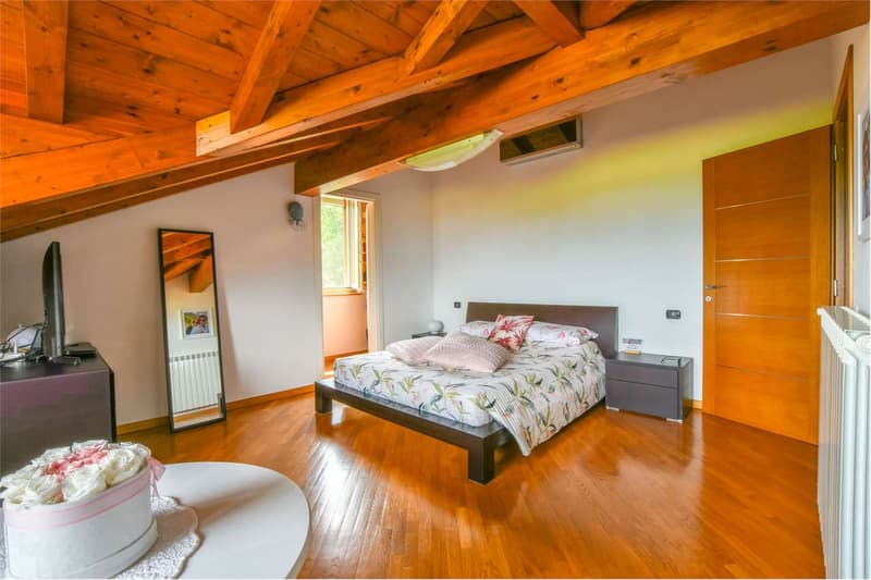 Apartment on two floors in modern residence, with a view of Lake Maggiore (11)