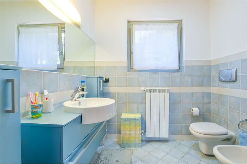 Apartment on two floors in modern residence, with a view of Lake Maggiore (10)