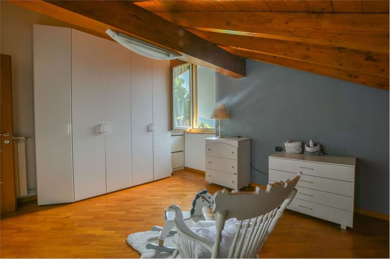 Apartment on two floors in modern residence, with a view of Lake Maggiore (13)