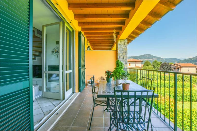 Apartment on two floors in modern residence, with a view of Lake Maggiore (5)