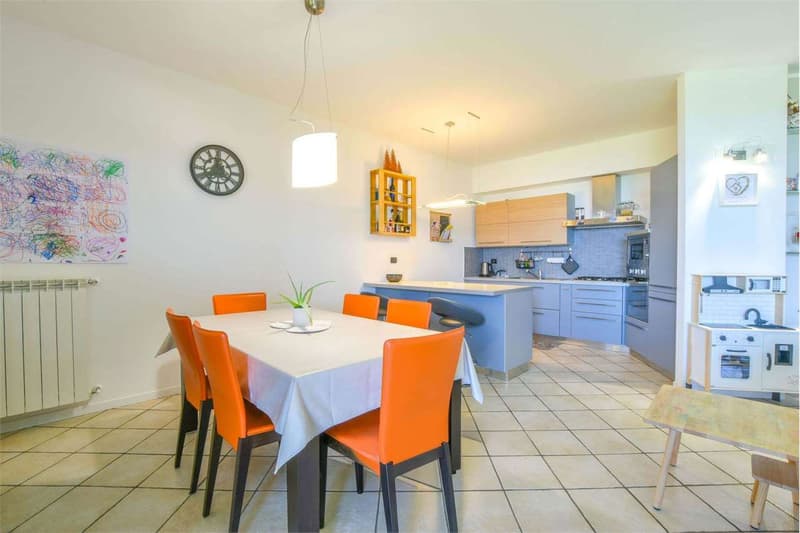 Apartment on two floors in modern residence, with a view of Lake Maggiore (8)
