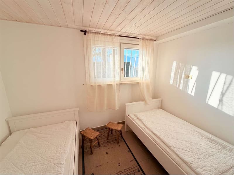 Bellissima casa bifamiliare in una posizione tranquilla e soleggiata c (13)