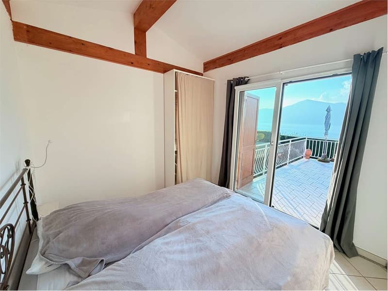Bellissima casa bifamiliare in una posizione tranquilla e soleggiata c (9)