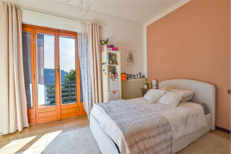 Villa indépendante dans une position privilégiée, avec une vue de rêve sur le Lago Maggiore (12)