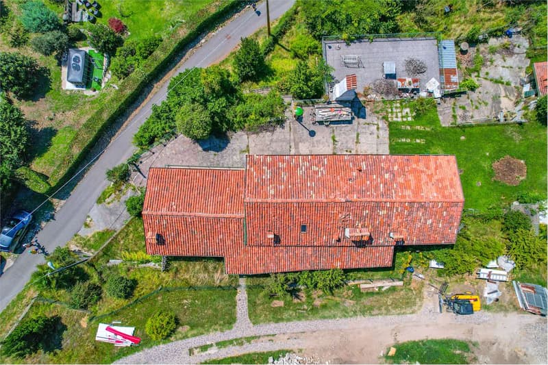 Villa da ristrutturare con bellissima vista lago e ampio giardino priv (9)