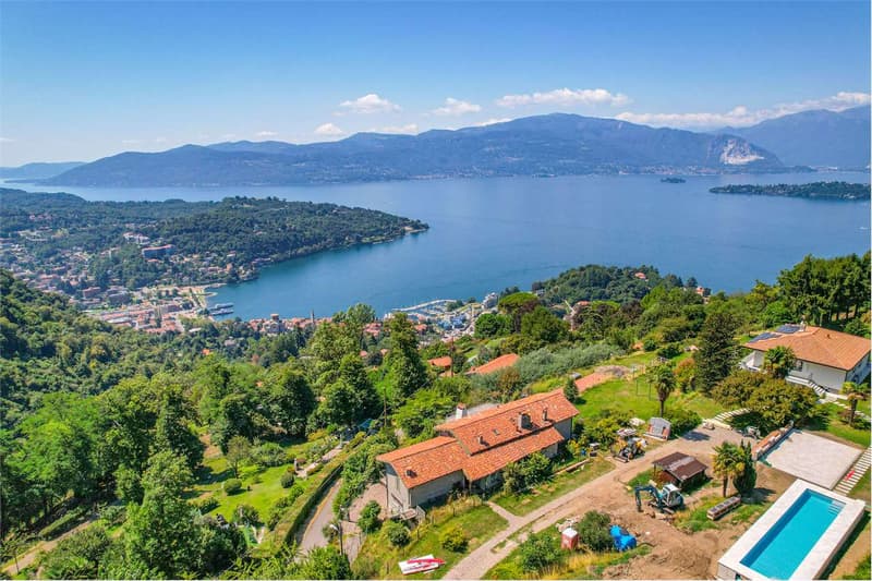 Villa da ristrutturare con bellissima vista lago e ampio giardino priv (10)