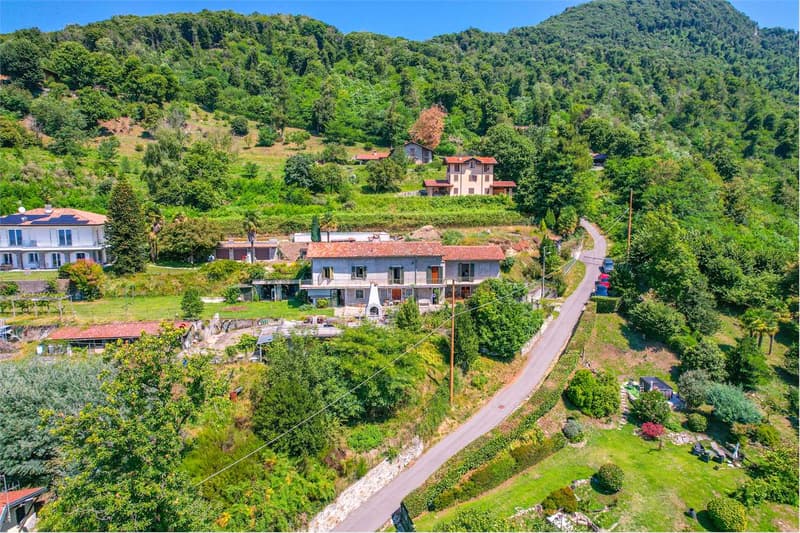 Villa da ristrutturare con bellissima vista lago e ampio giardino priv (6)