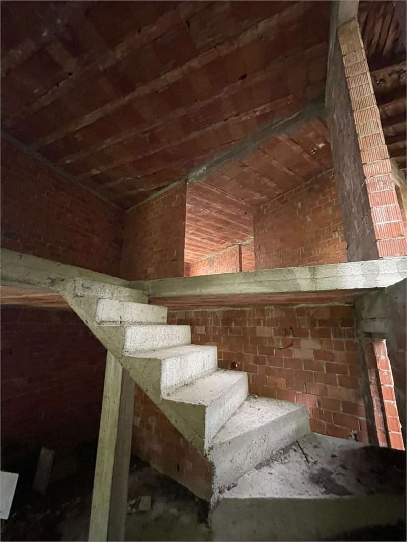 Rustico zum Fertigstellen, mit großem Grundstück, in privater Lage mit Aussicht (7)