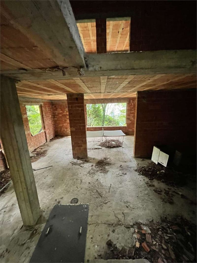 Rustico zum Fertigstellen, mit großem Grundstück, in privater Lage mit Aussicht (8)