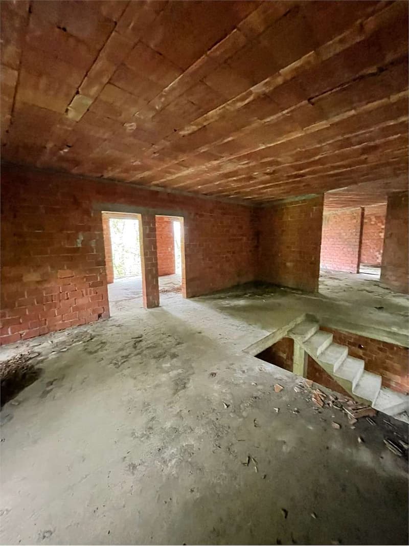 Rustico zum Fertigstellen, mit großem Grundstück, in privater Lage mit Aussicht (9)