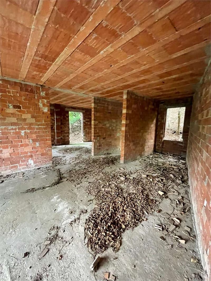 Rustico zum Fertigstellen, mit großem Grundstück, in privater Lage mit Aussicht (5)