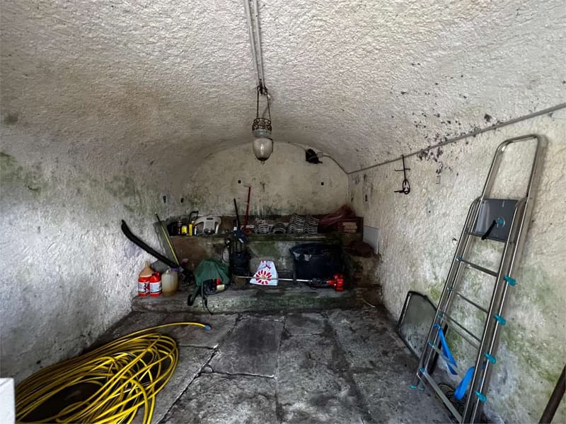 Piccola casa unifamiliare indipendente nel centro di Cuvio con ampio t (6)