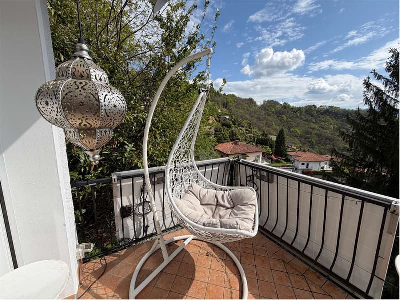 Zweizimmer-Eckwohnung mit renoviertem schönen Terrassenbereich und traumhafter Seeblick (10)