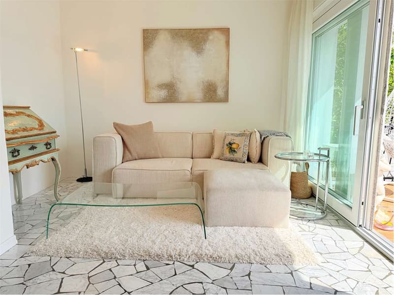 Zweizimmer-Eckwohnung mit renoviertem schönen Terrassenbereich und traumhafter Seeblick (3)