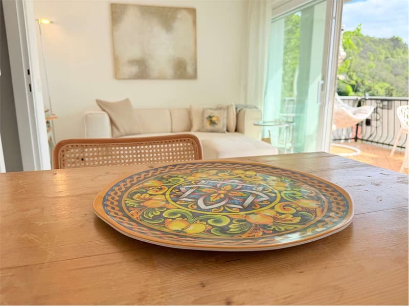 Zweizimmer-Eckwohnung mit renoviertem schönen Terrassenbereich und traumhafter Seeblick (4)