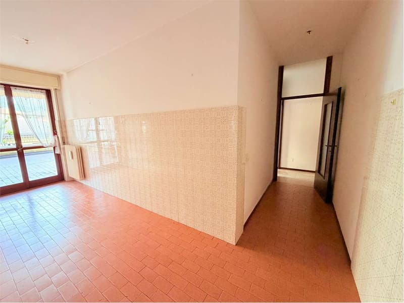Beautiful apartment with large terrace in the center of Luino (7)
