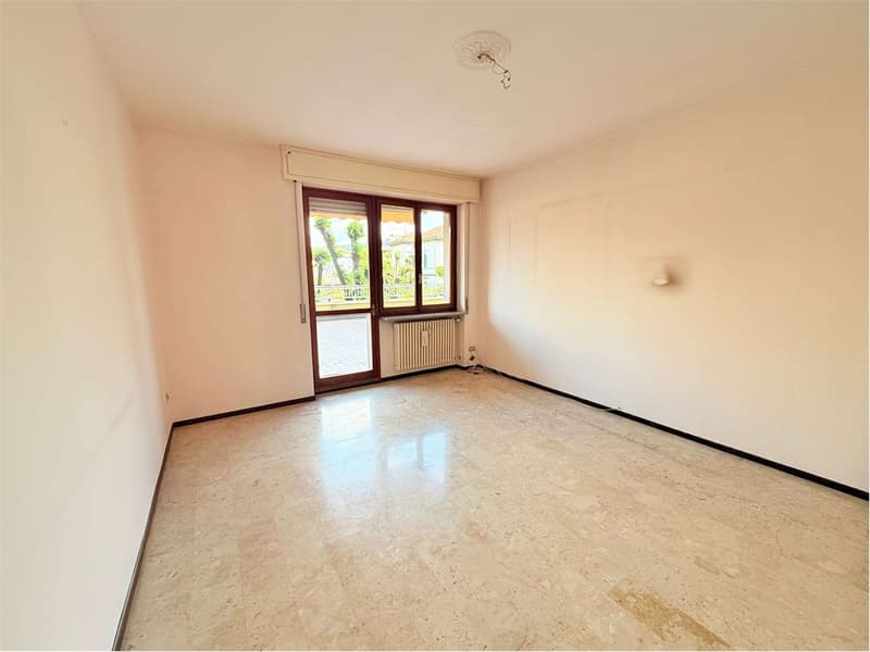 Beautiful apartment with large terrace in the center of Luino (4)