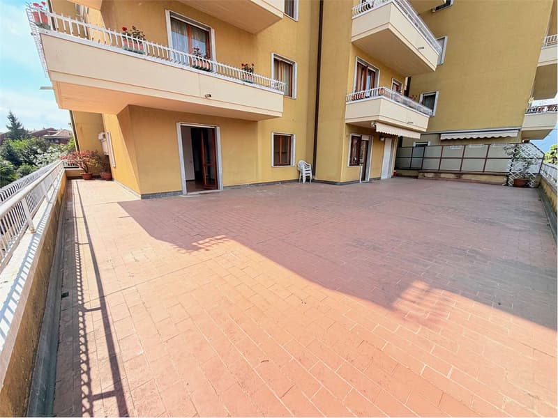 Beautiful apartment with large terrace in the center of Luino (11)