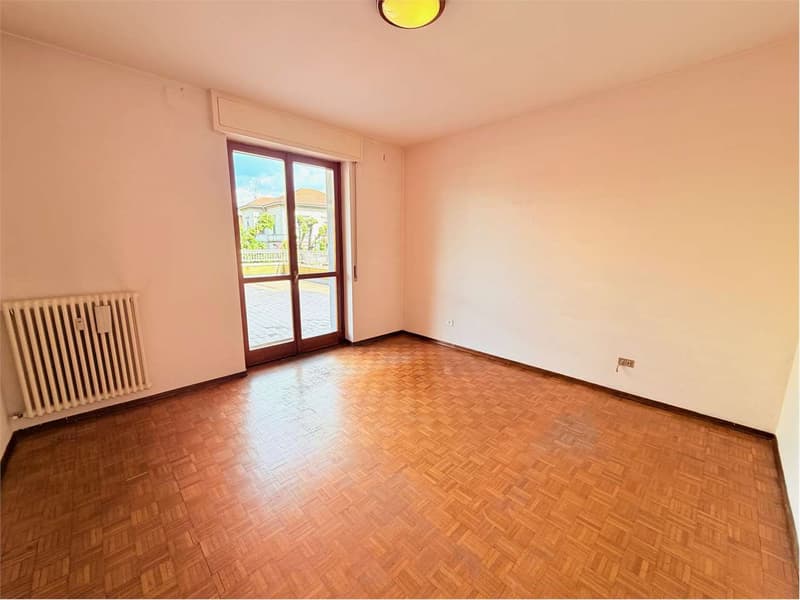 Beautiful apartment with large terrace in the center of Luino (9)