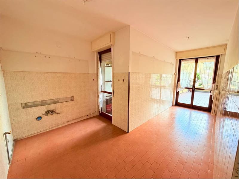 Beautiful apartment with large terrace in the center of Luino (6)