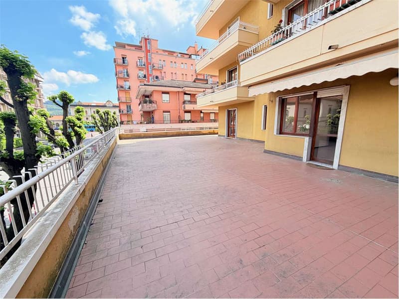 Beautiful apartment with large terrace in the center of Luino (13)