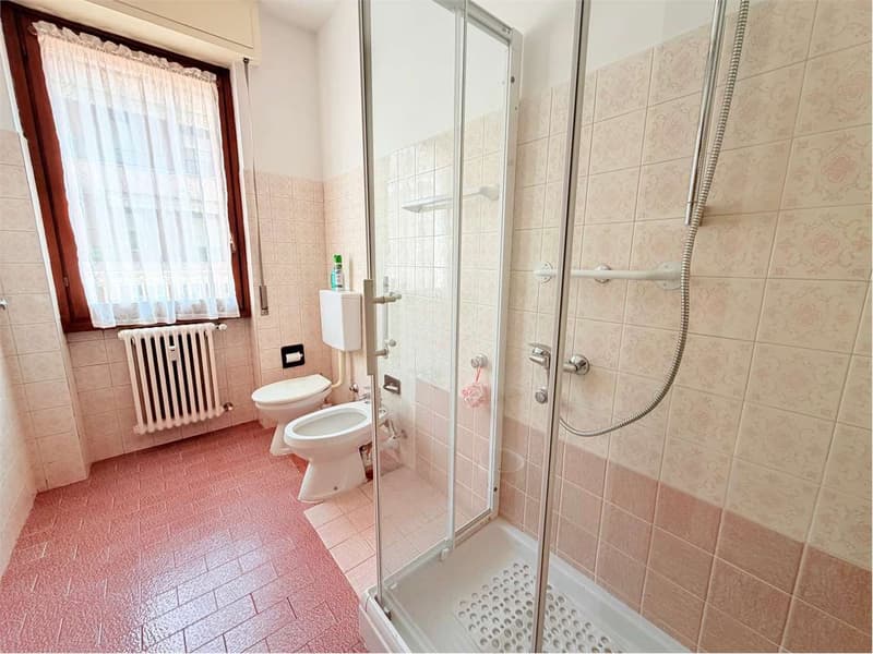 Beautiful apartment with large terrace in the center of Luino (10)