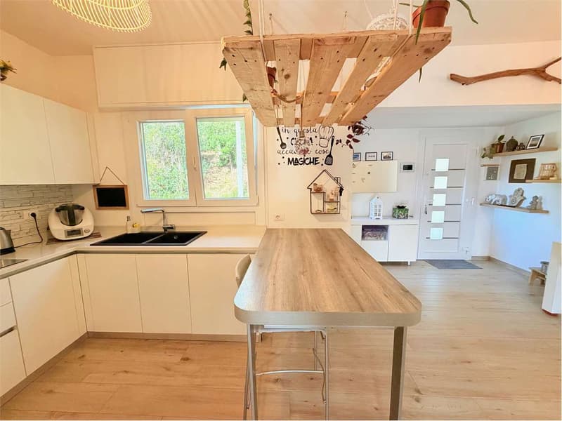 Beautifully renovated country house in a quiet and sunny location (8)