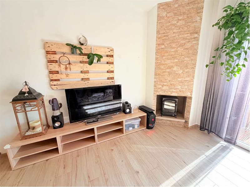 Beautifully renovated country house in a quiet and sunny location (4)