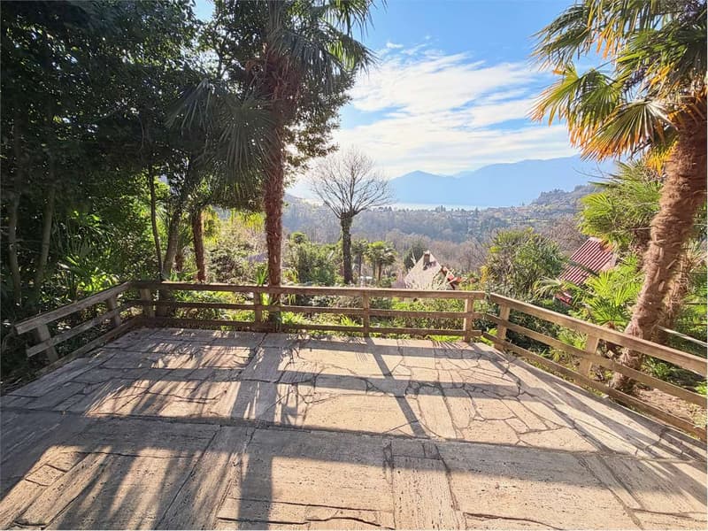 Curata casa vacanza con ampia terrazza e bella vista lago (12)