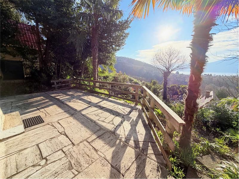 Curata casa vacanza con ampia terrazza e bella vista lago (11)