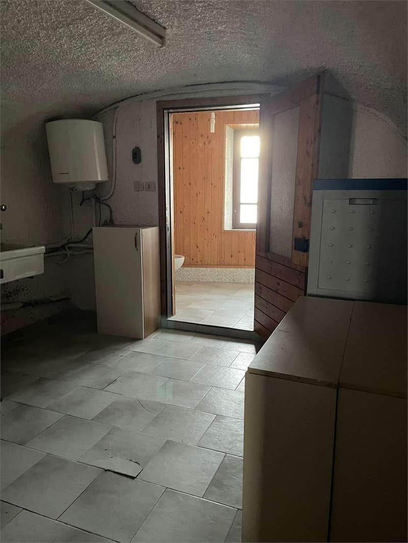 Country house to be renovated in a quiet and sunny location (6)