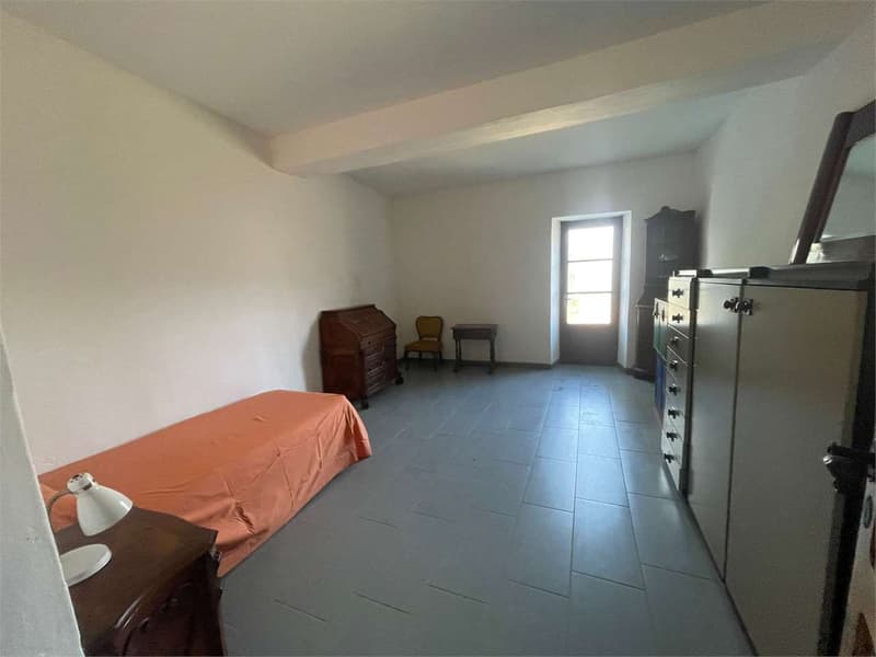 Country house to be renovated in a quiet and sunny location (2)