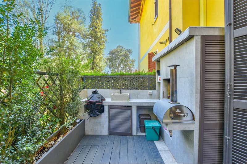 Bella villetta a schiera con piscina e parco condominiale, a pochi pas (10)