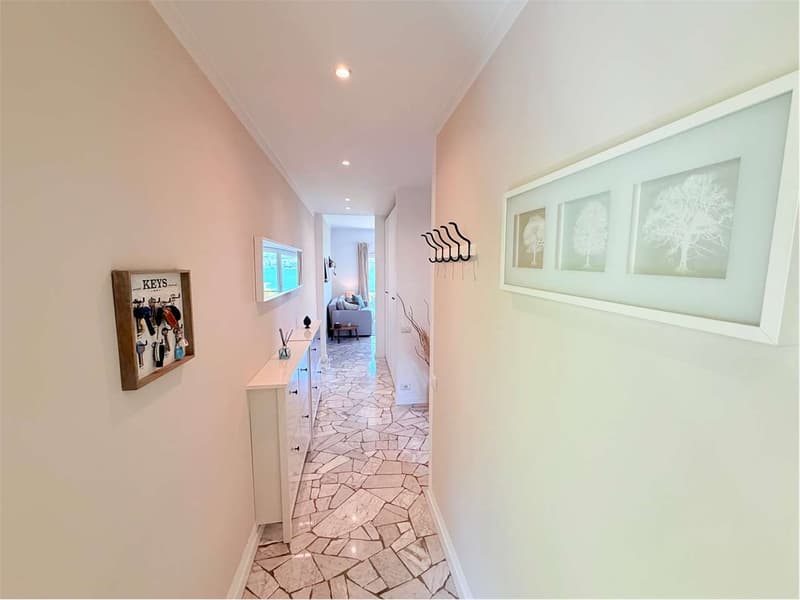 Two-room corner apartment, completely renovated in a sunny location (4)