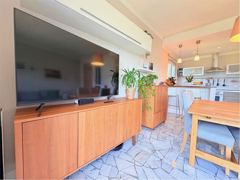 Two-room corner apartment, completely renovated in a sunny location (10)