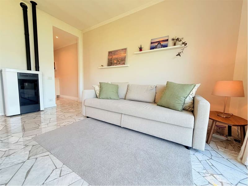 Two-room corner apartment, completely renovated in a sunny location (8)