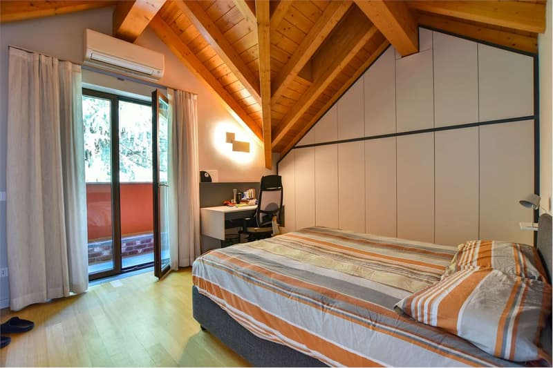 Curata villa con ampio parco e piscina riscaldata, in posizione privil (12)