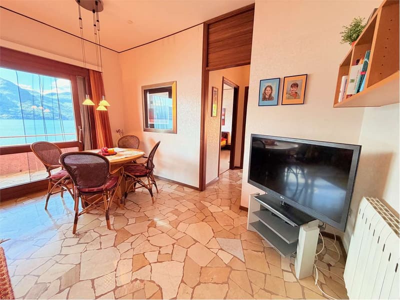 Well-kept attic with splendid lake view, just a few steps from the beach (4)