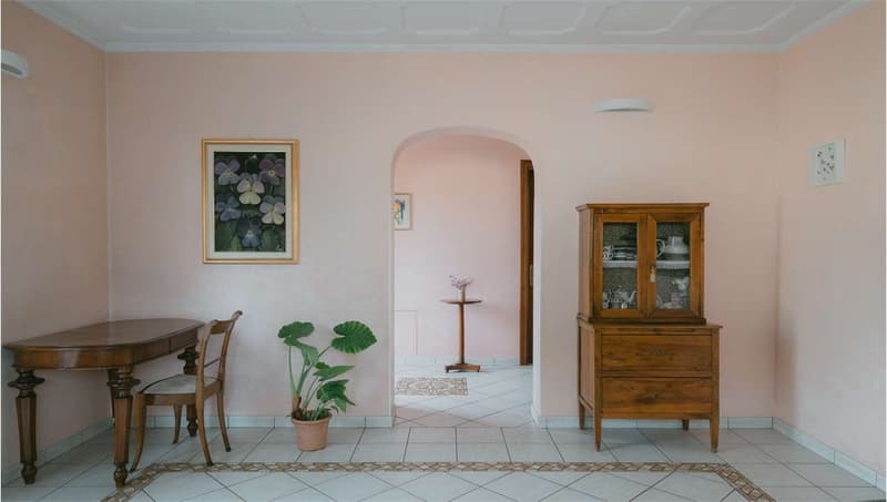 Belle villa divisée en trois unités, avec grand jardin et piscine, dans (7)
