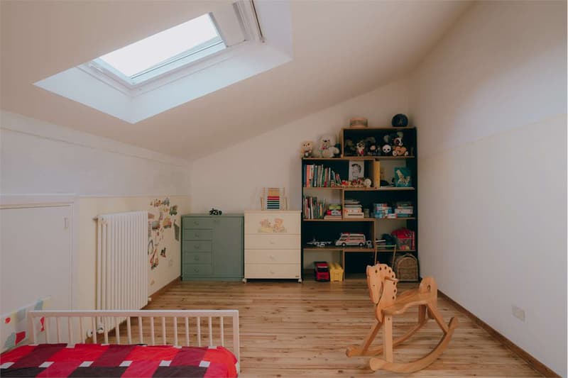 Belle villa divisée en trois unités, avec grand jardin et piscine, dans (13)